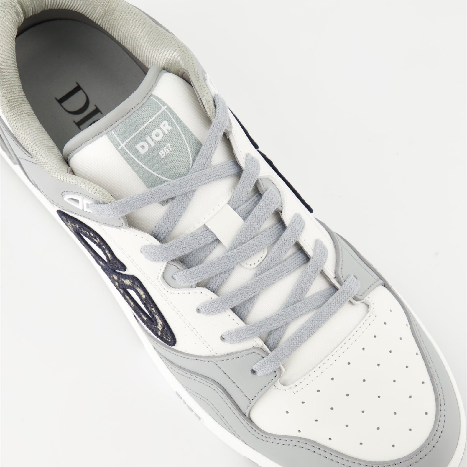 B57 Sneakers