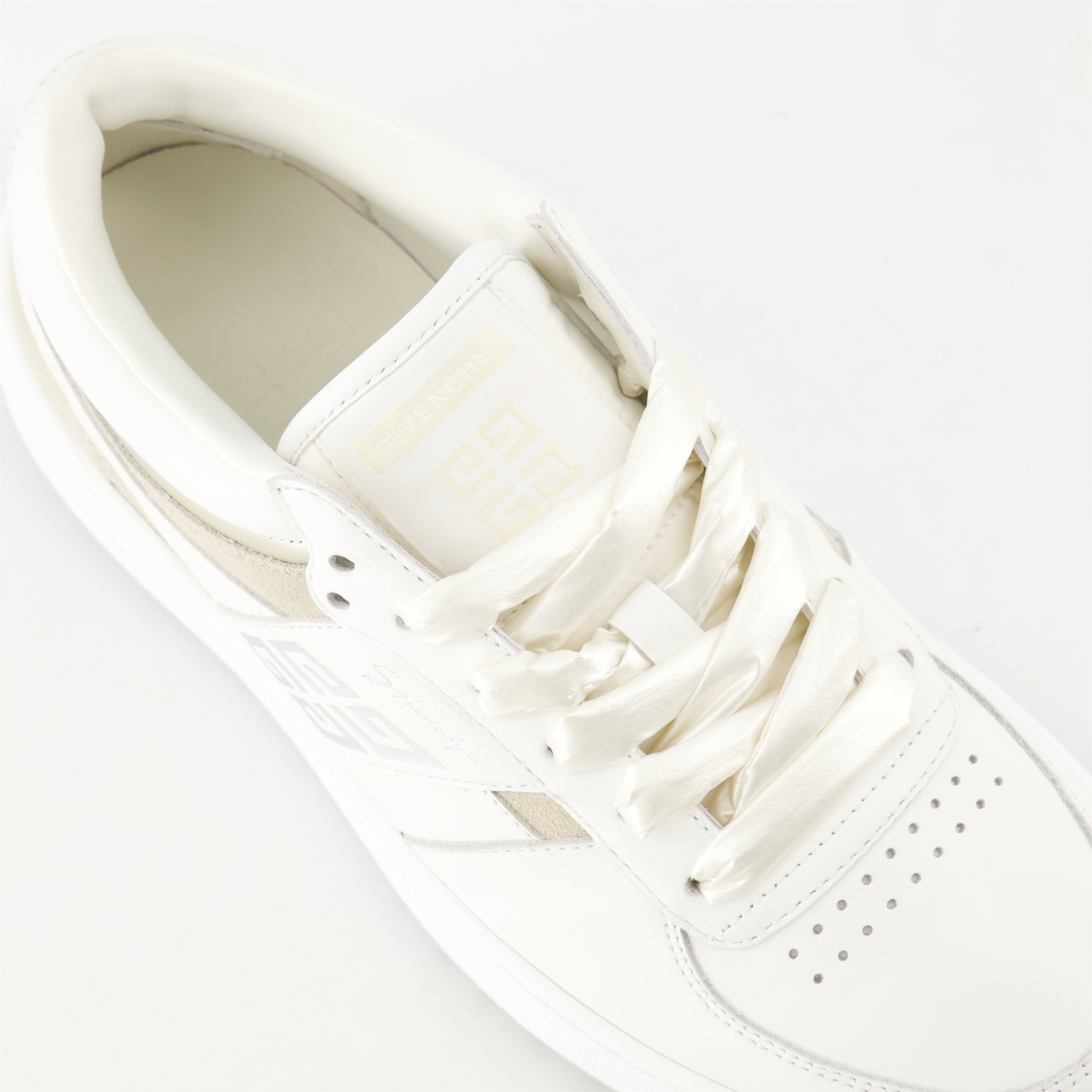 G Move Sneakers