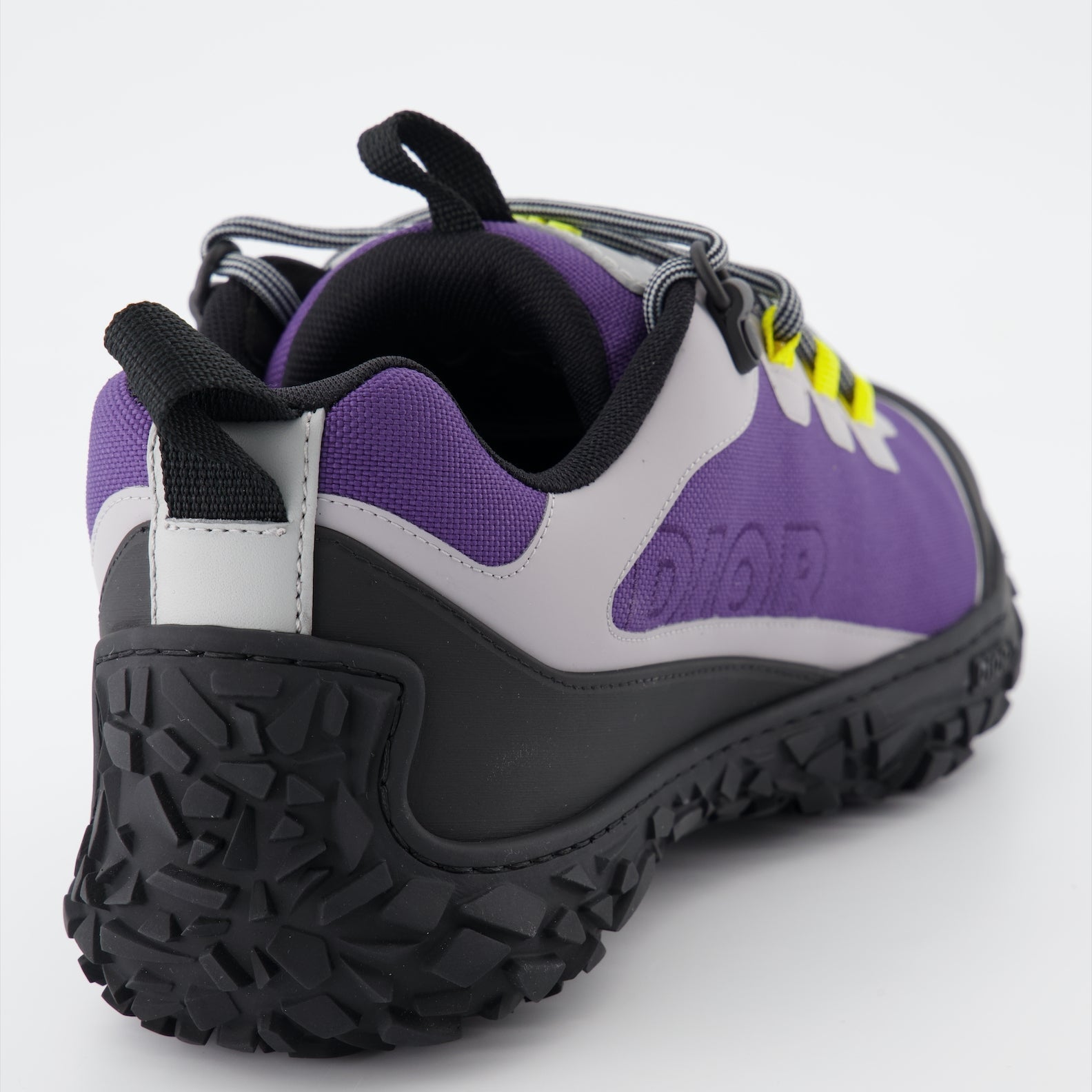 B28 sneakers