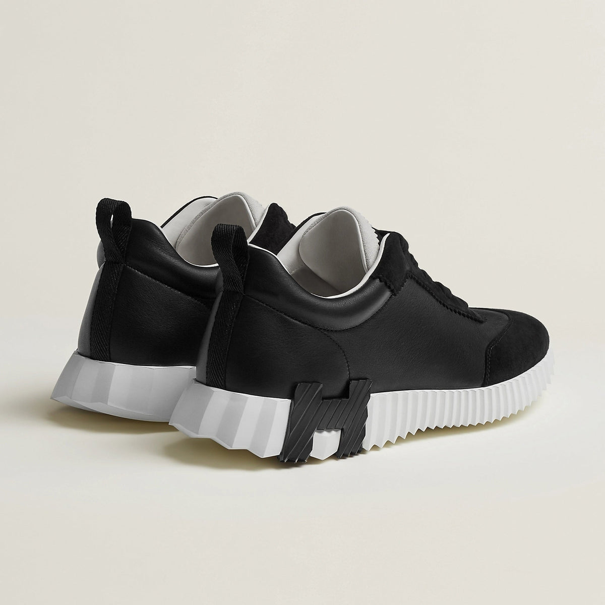 Bouncing Sneaker - Black/White