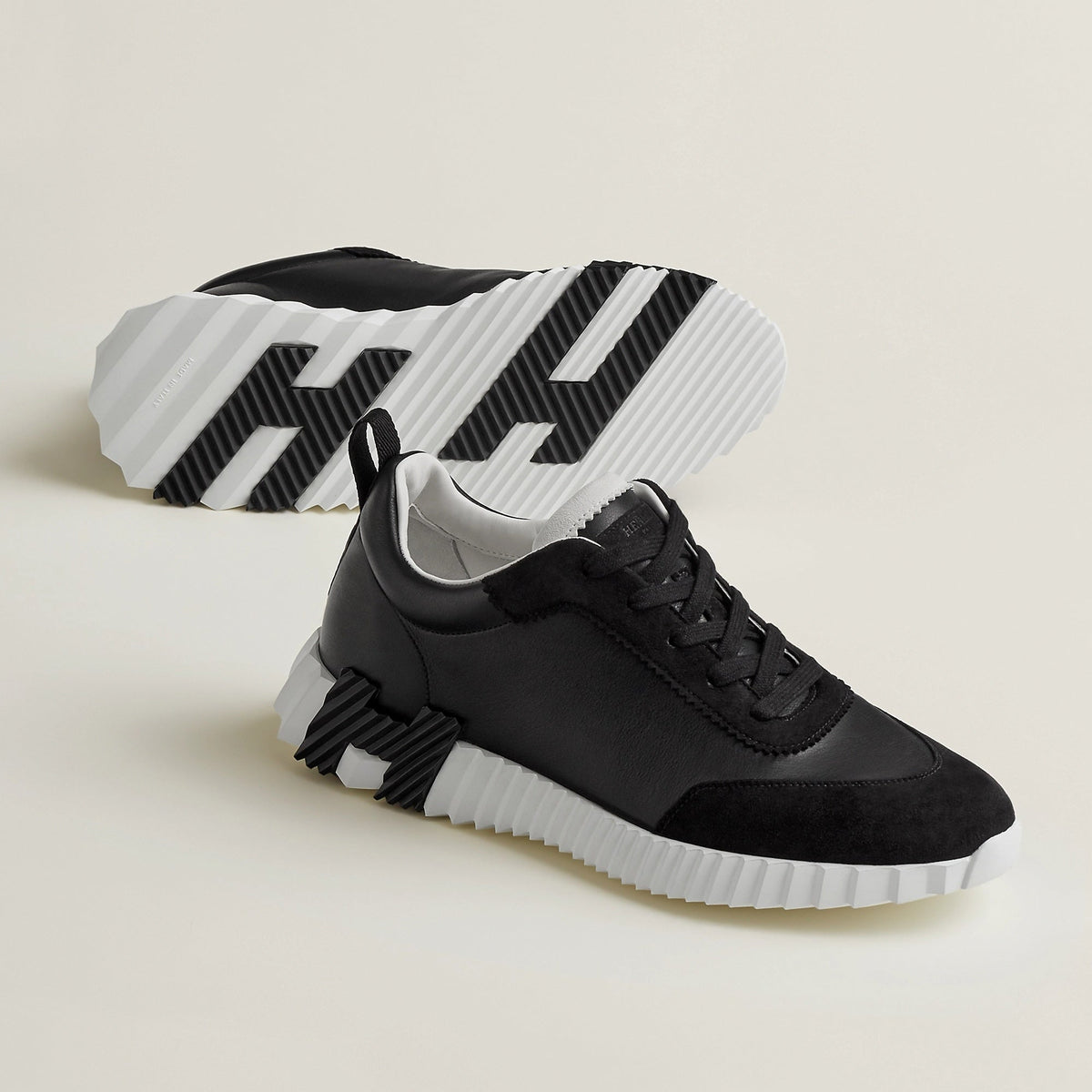 Bouncing Sneaker - Black/White