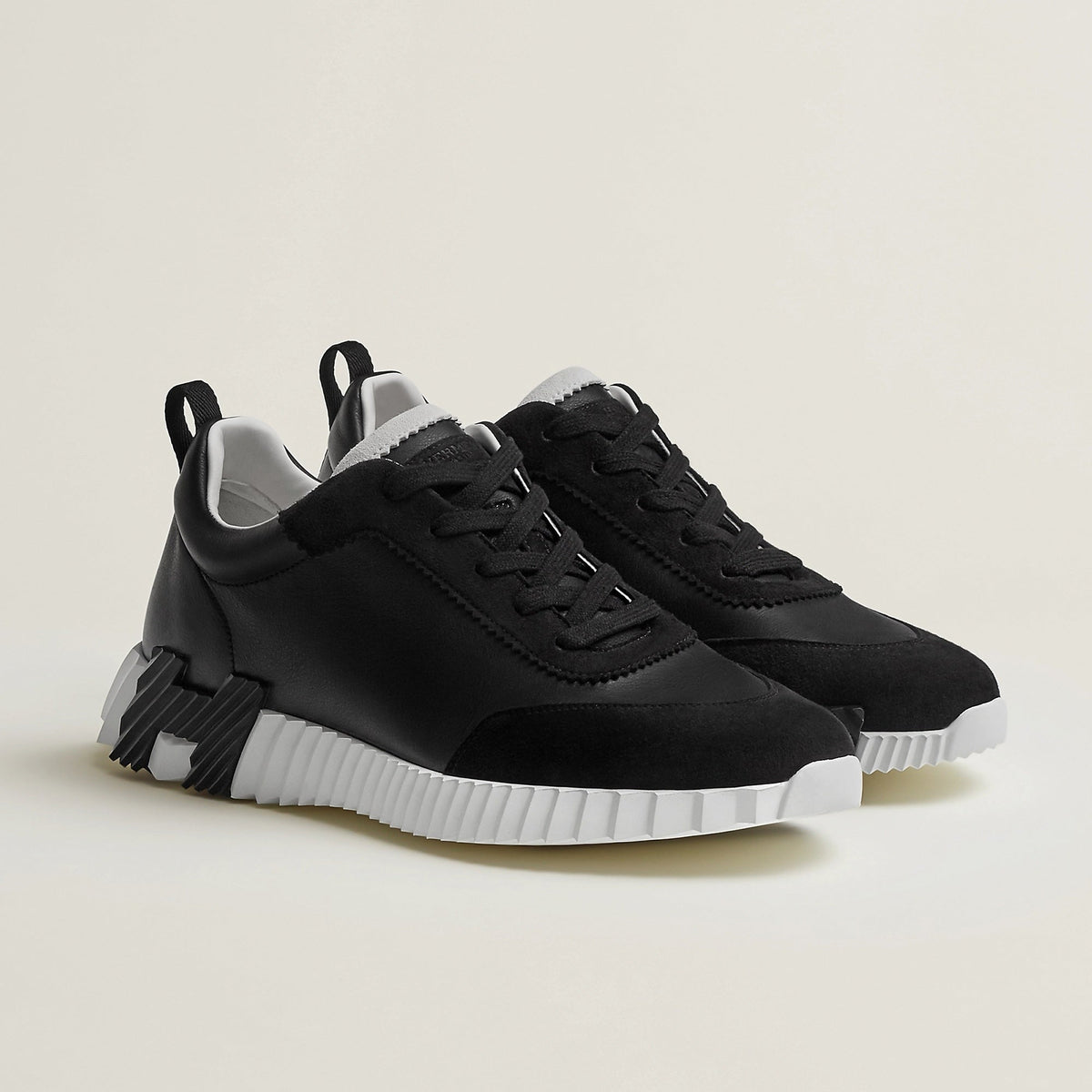 Bouncing Sneaker - Black/White