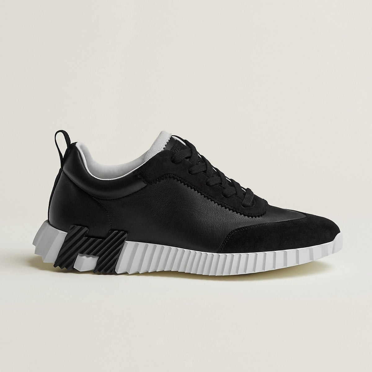 Bouncing Sneaker - Black/White