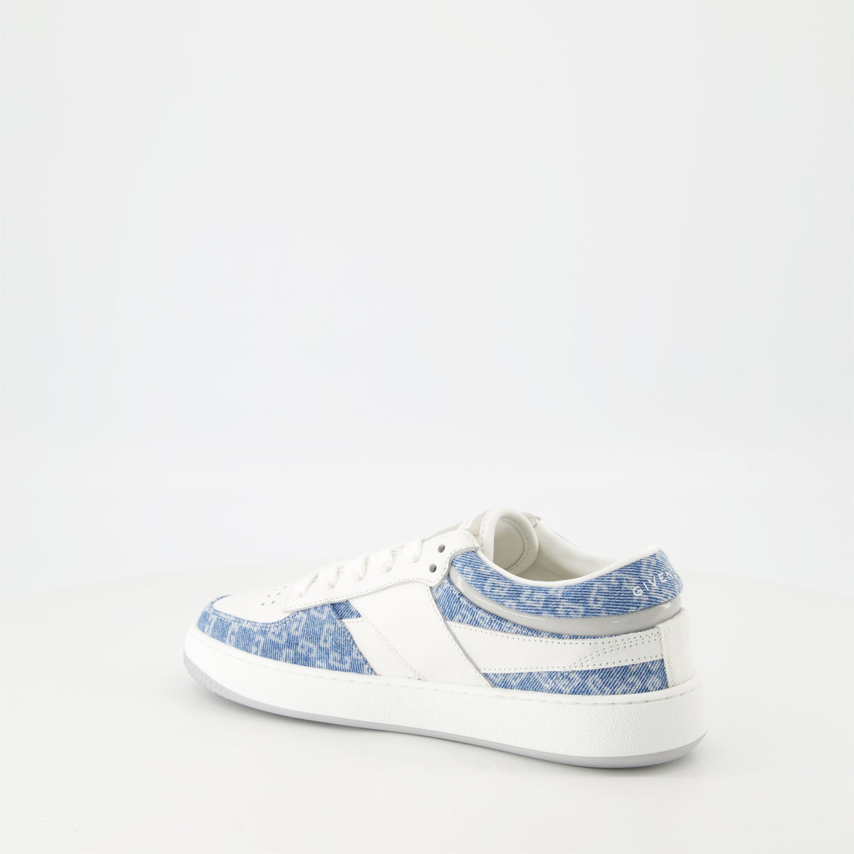 G Move Sneakers