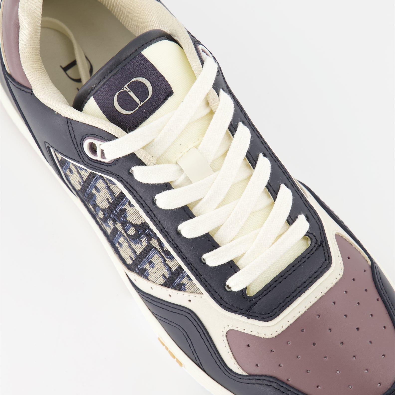 B27 sneakers