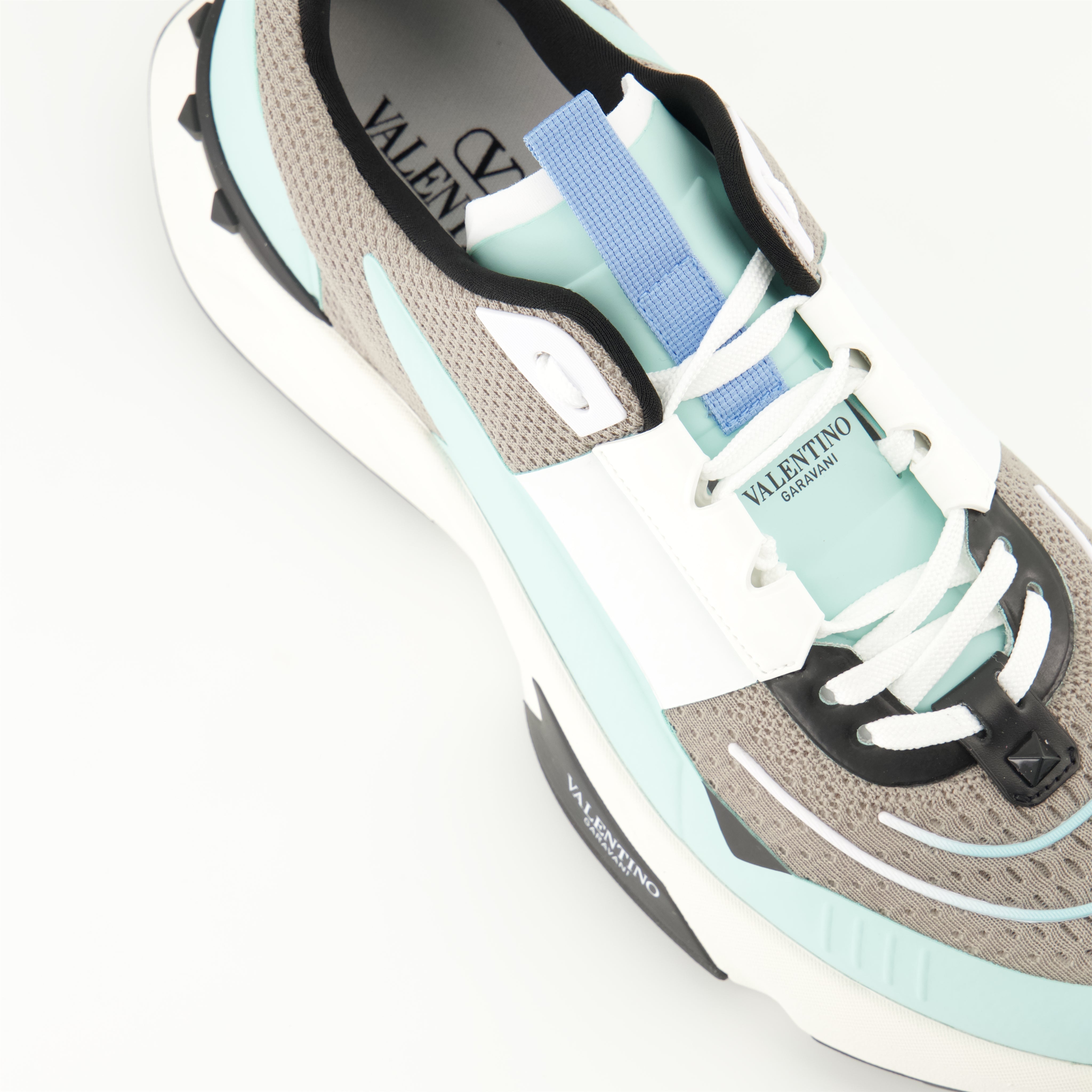 True Act Sneakers