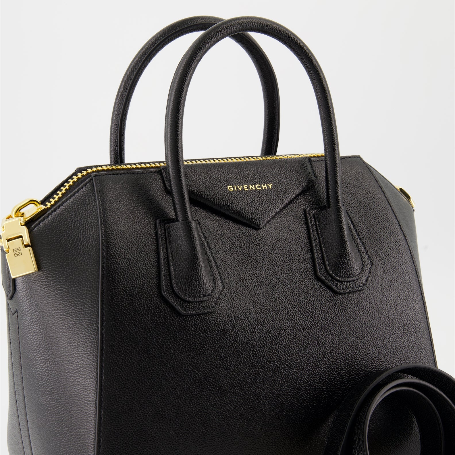 Antigona Leather Bag