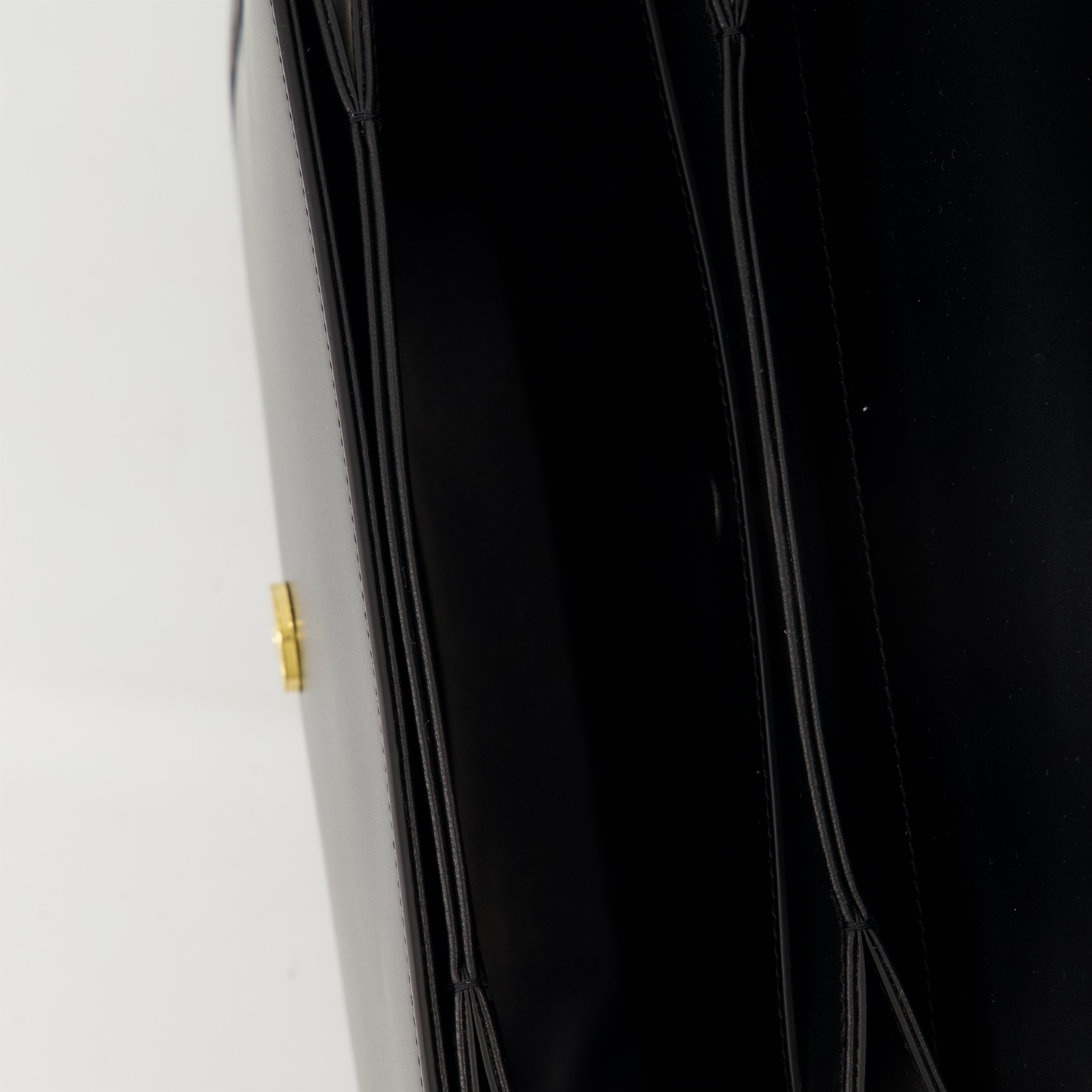 VLogo 9T05 Shoulder Bag