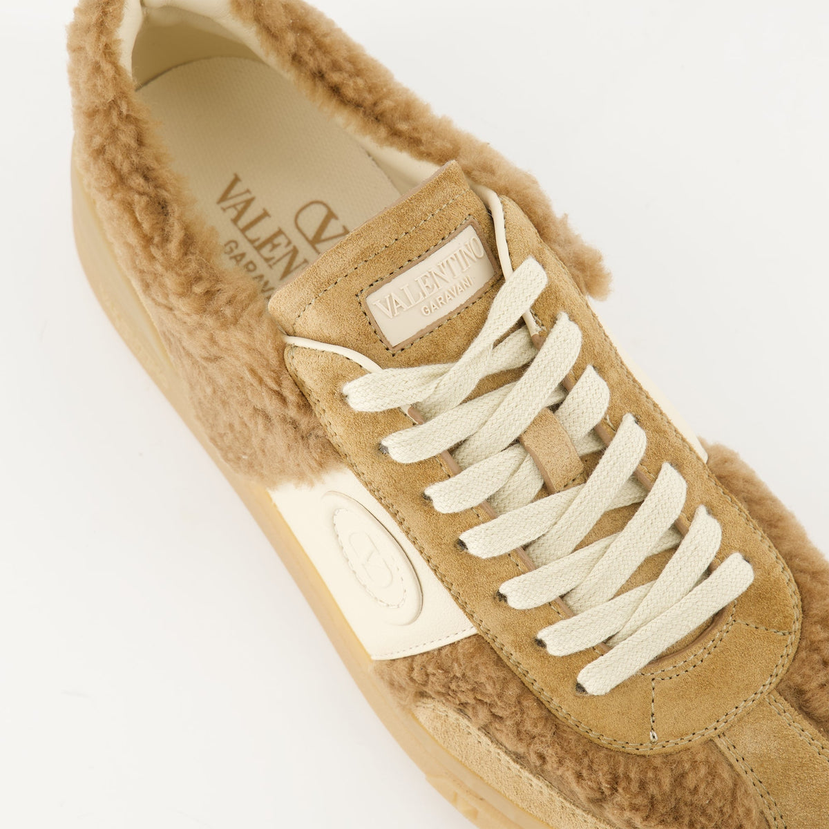 UpVillage Sneakers