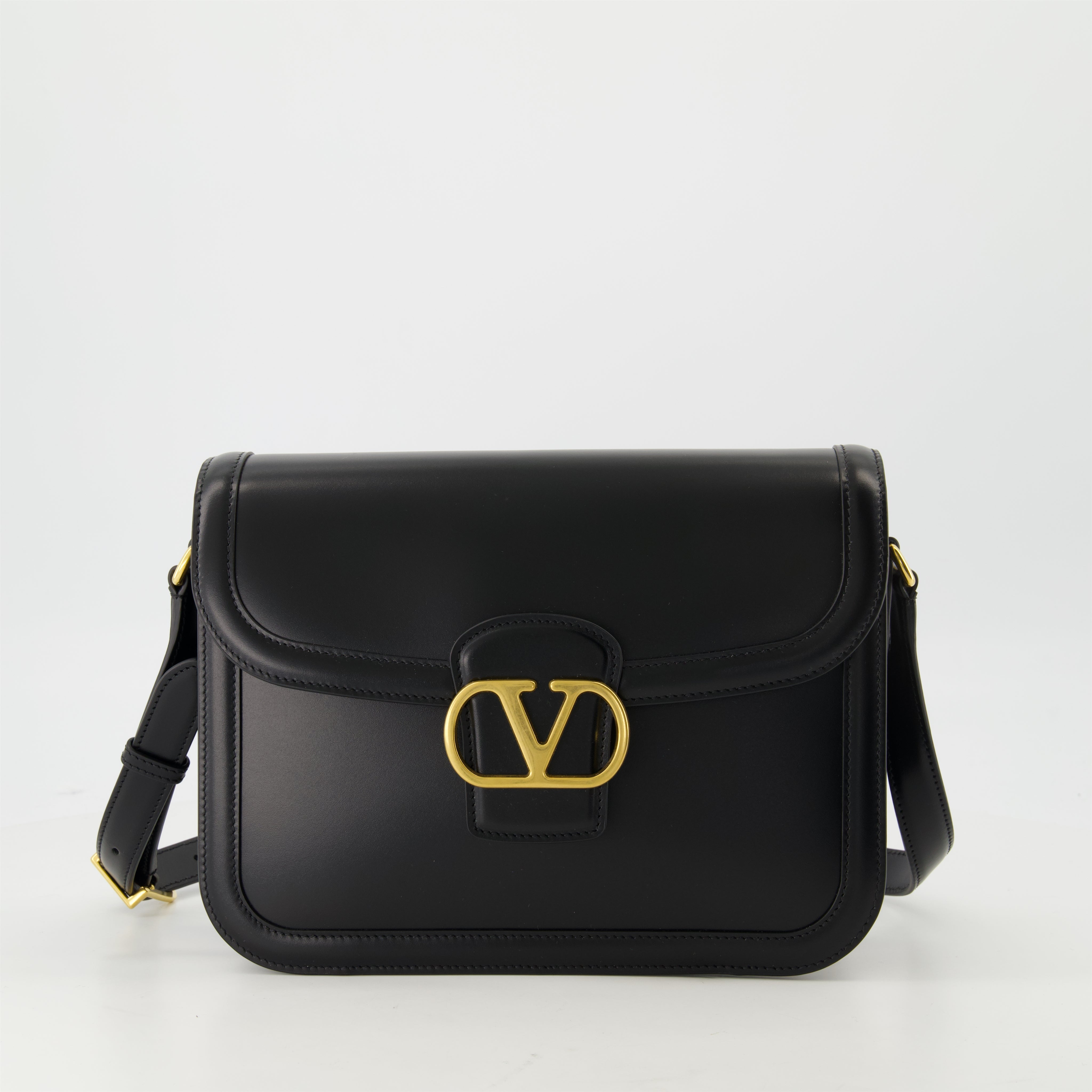 VLogo 9T05 Shoulder Bag