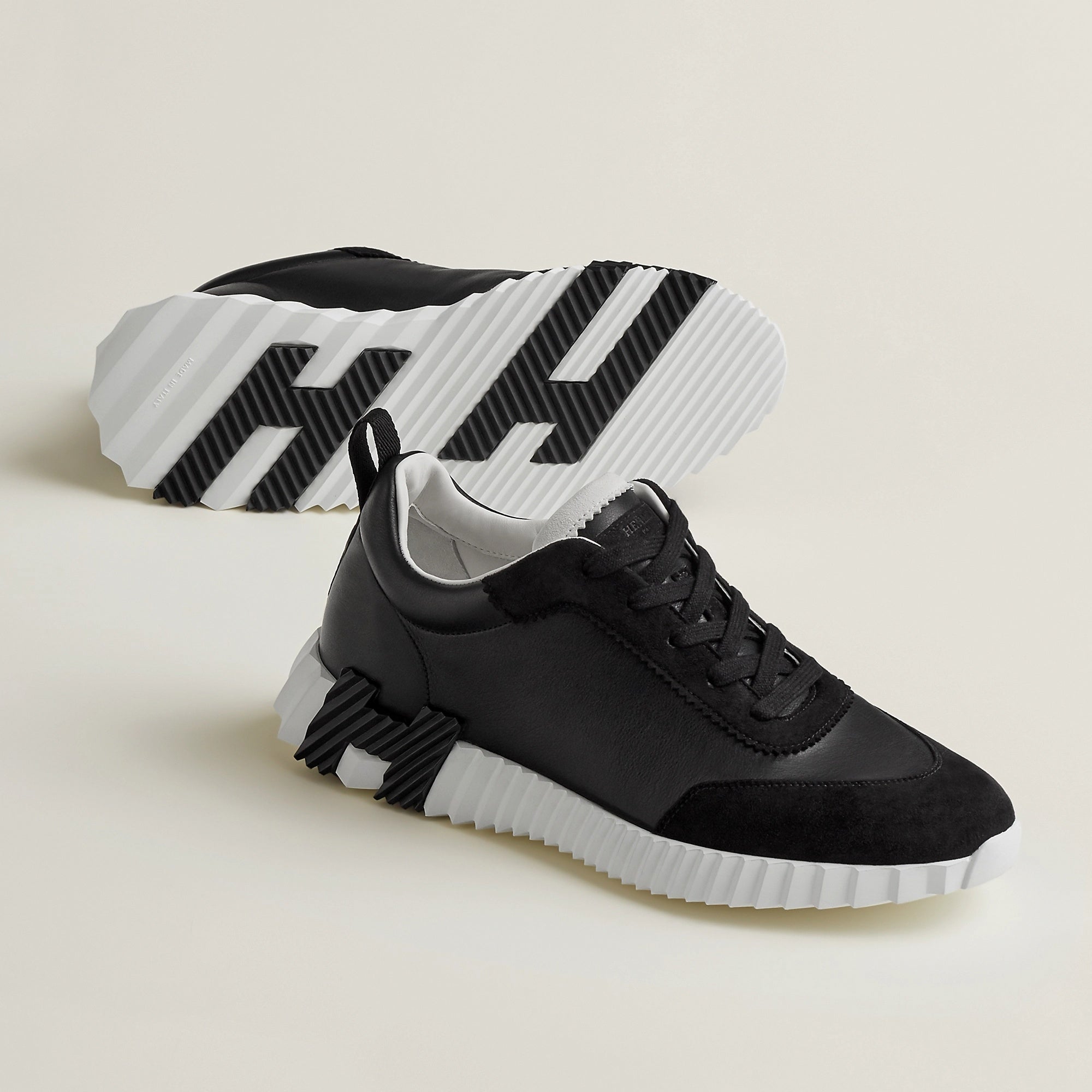 Bouncing Sneaker - Black/White