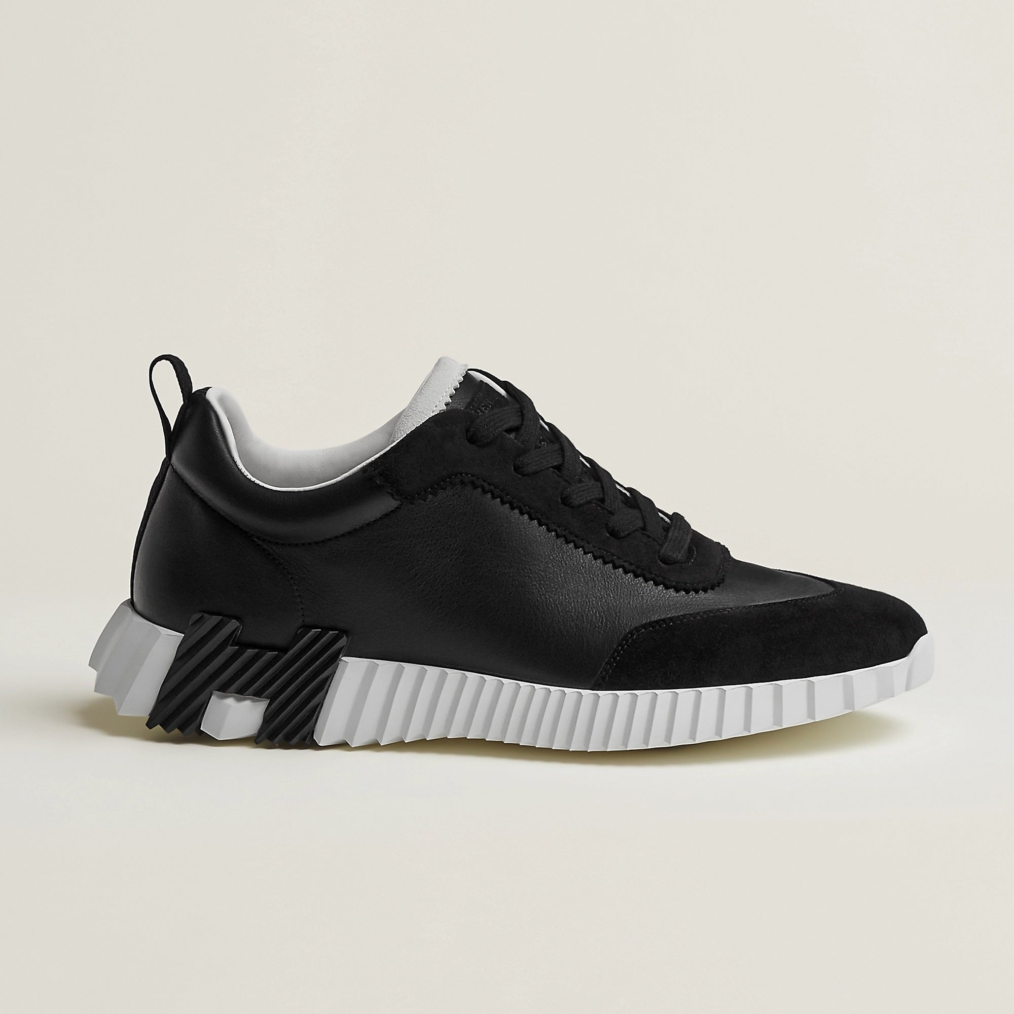 Bouncing Sneaker - Black/White