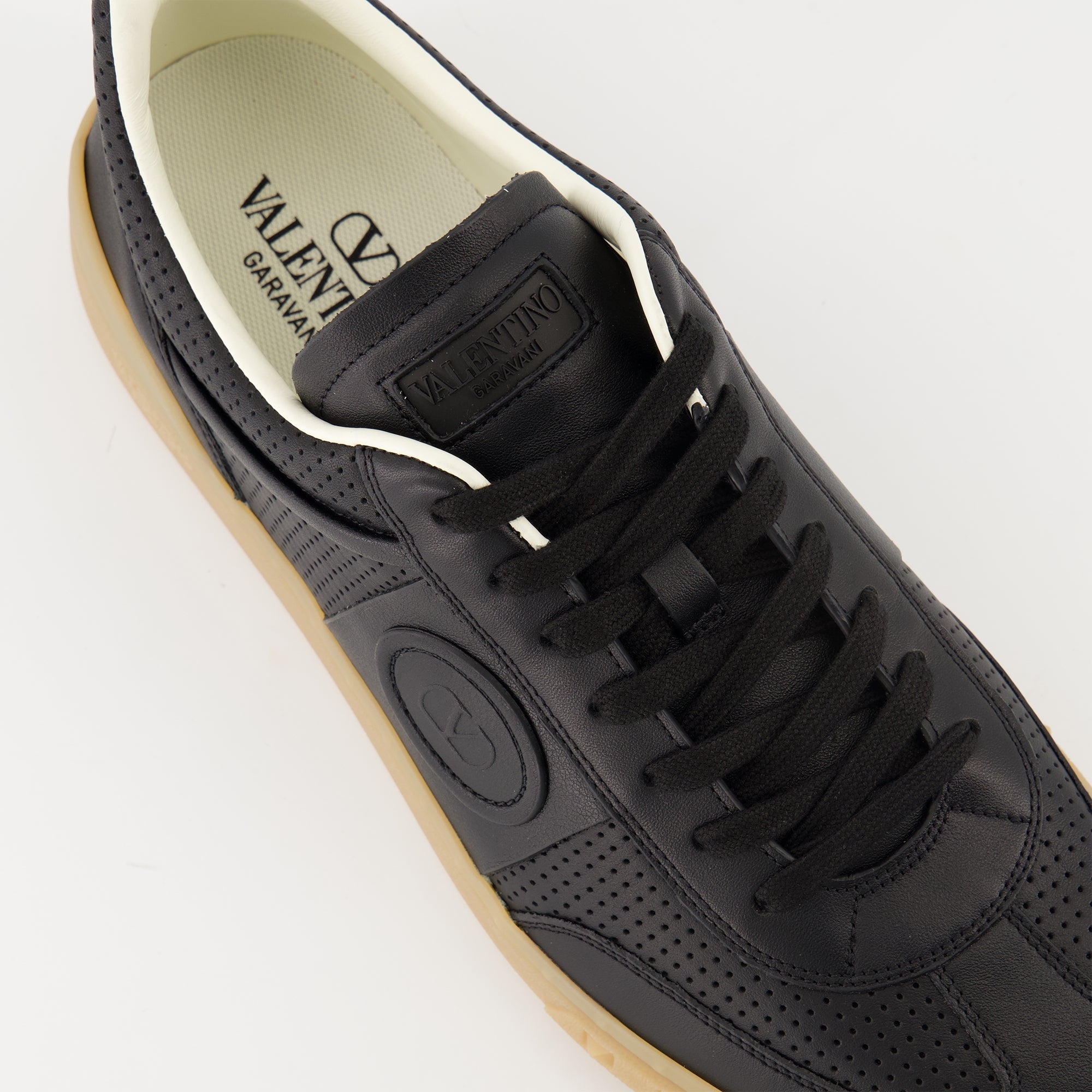 UpVillage Sneakers